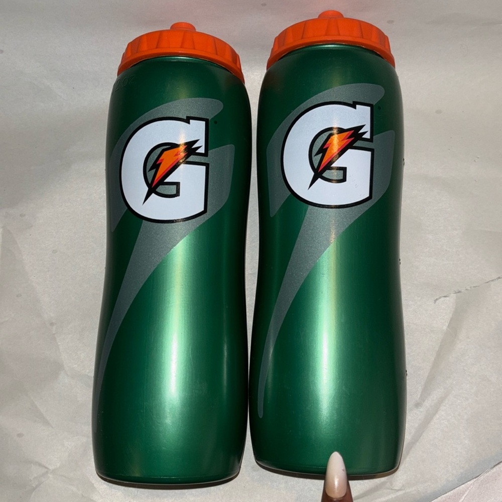 Gatorade 32 oz waterbottle bundle‎ of 2 NWT